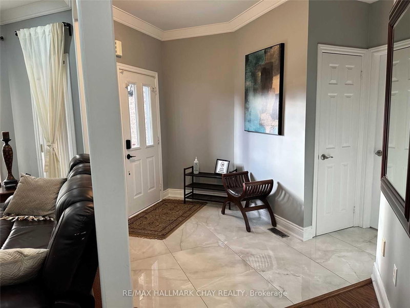 UPPER - 55 PENVILL Tr, Barrie, L4N 5M8 | Image 3