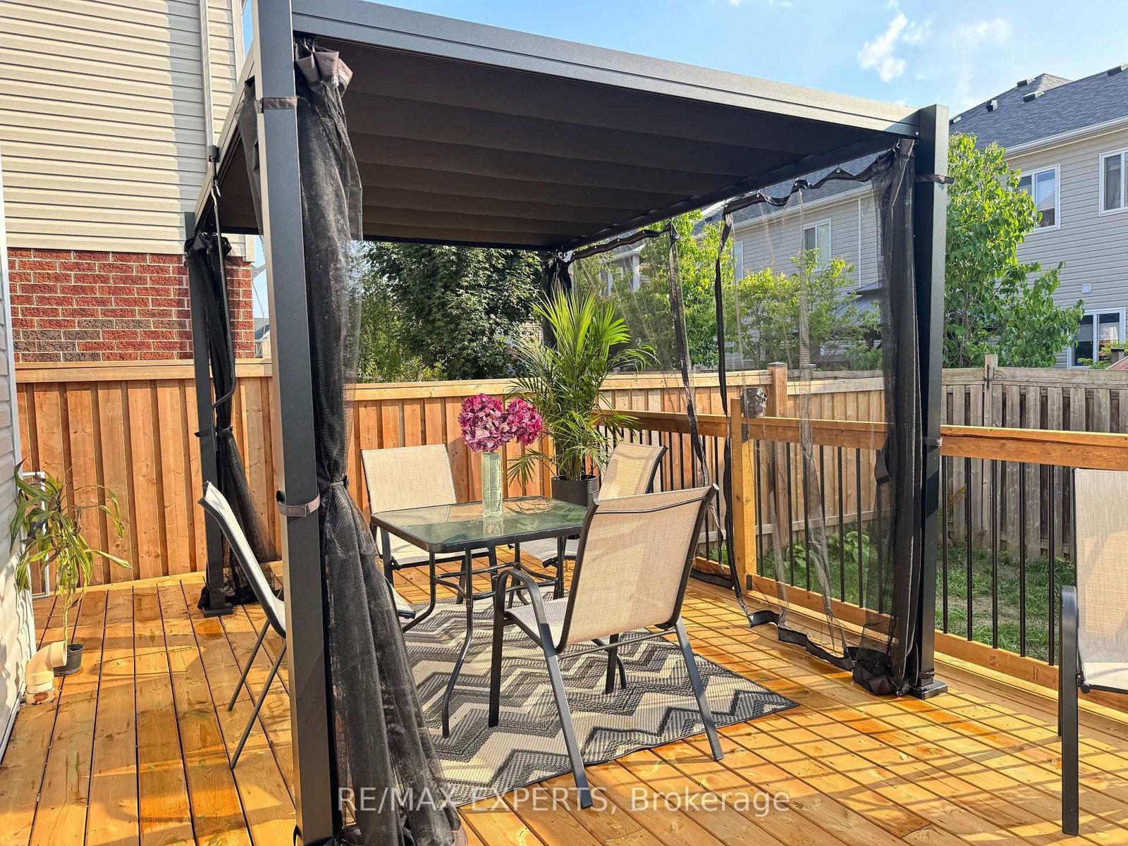 Detached House for sale at 10 Snowden Avenue, Barrie, Ontario, L4M 7H3 - Innis-Shore - MLS: S12843112