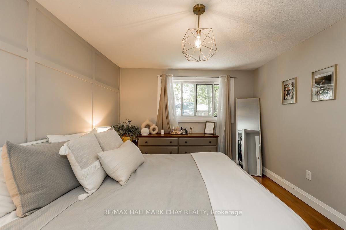 Detached House for sale at 29 Shaw Crescent, Barrie, Ontario, L4N 4Z3 - Letitia Heights - MLS: S12845080