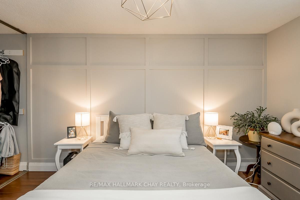 Detached House for sale at 29 Shaw Crescent, Barrie, Ontario, L4N 4Z3 - Letitia Heights - MLS: S12845080