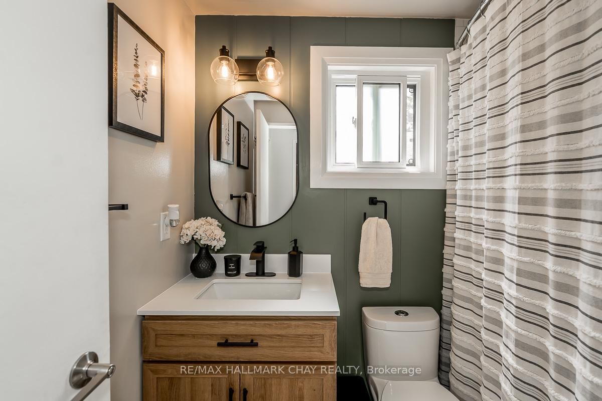 Detached House for sale at 29 Shaw Crescent, Barrie, Ontario, L4N 4Z3 - Letitia Heights - MLS: S12845080