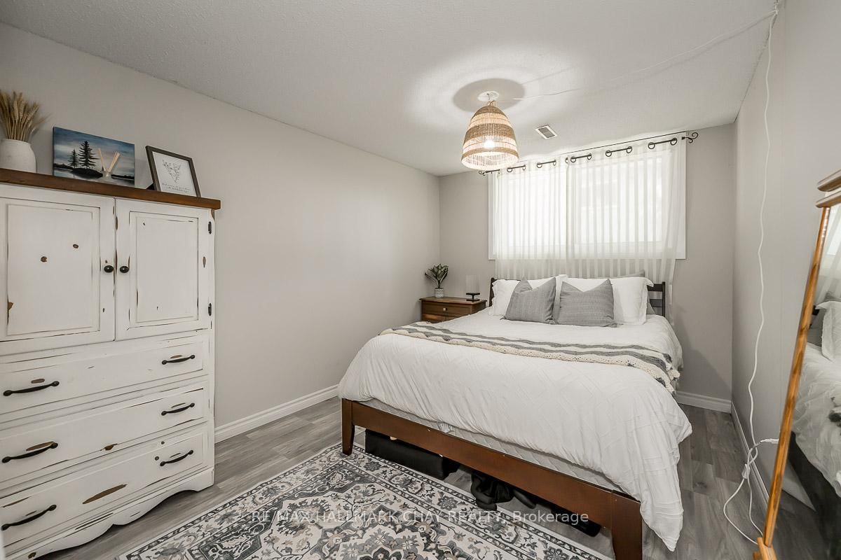 Detached House for sale at 29 Shaw Crescent, Barrie, Ontario, L4N 4Z3 - Letitia Heights - MLS: S12845080