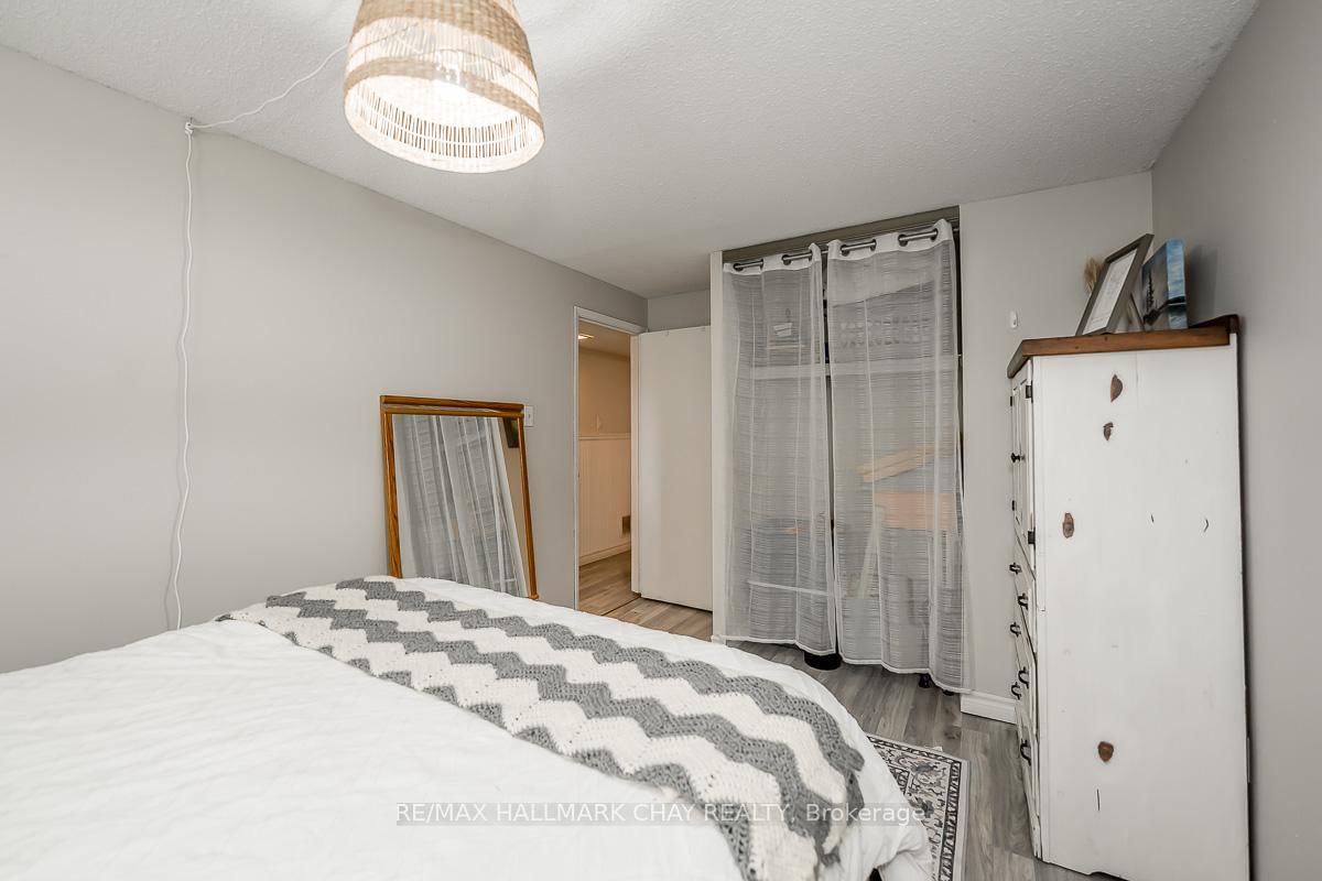 Detached House for sale at 29 Shaw Crescent, Barrie, Ontario, L4N 4Z3 - Letitia Heights - MLS: S12845080