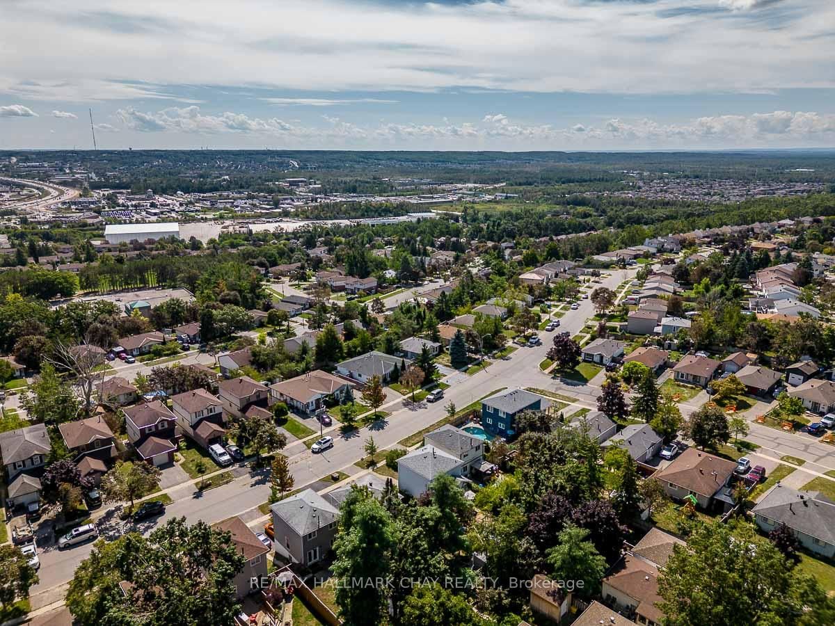 Detached House for sale at 29 Shaw Crescent, Barrie, Ontario, L4N 4Z3 - Letitia Heights - MLS: S12845080