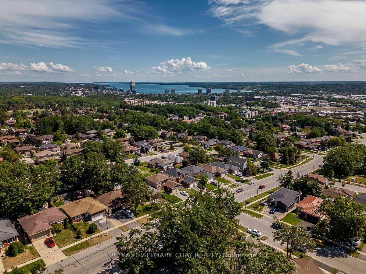 Detached House for sale at 29 Shaw Crescent, Barrie, Ontario, L4N 4Z3 - Letitia Heights - MLS: S12845080