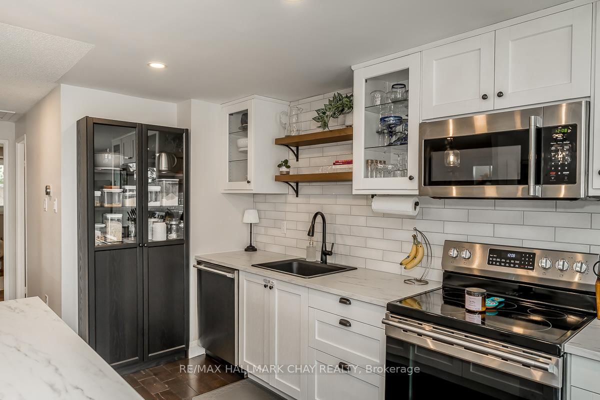 Detached House for sale at 29 Shaw Crescent, Barrie, Ontario, L4N 4Z3 - Letitia Heights - MLS: S12845080