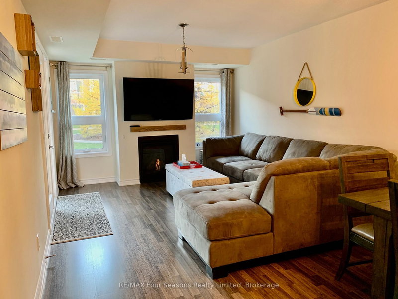 102 - 4 Cove Crt, Collingwood, L9Y 0Y6 | Image 3