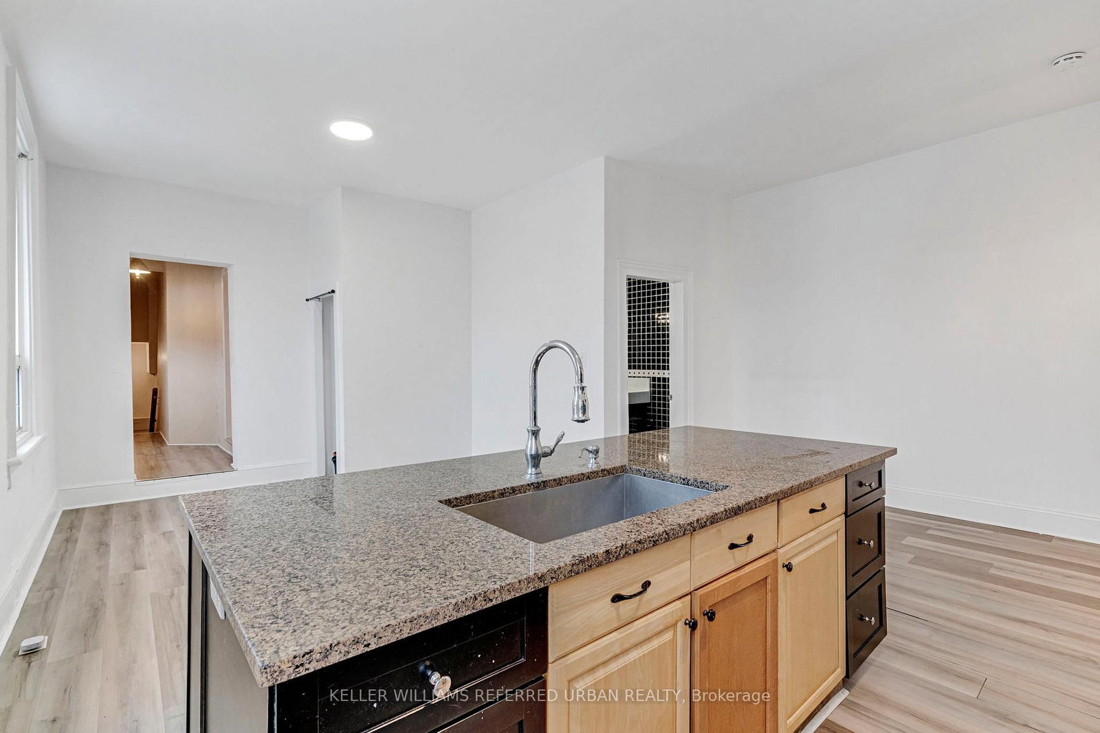 66 Dunlop Street W - Photo 16