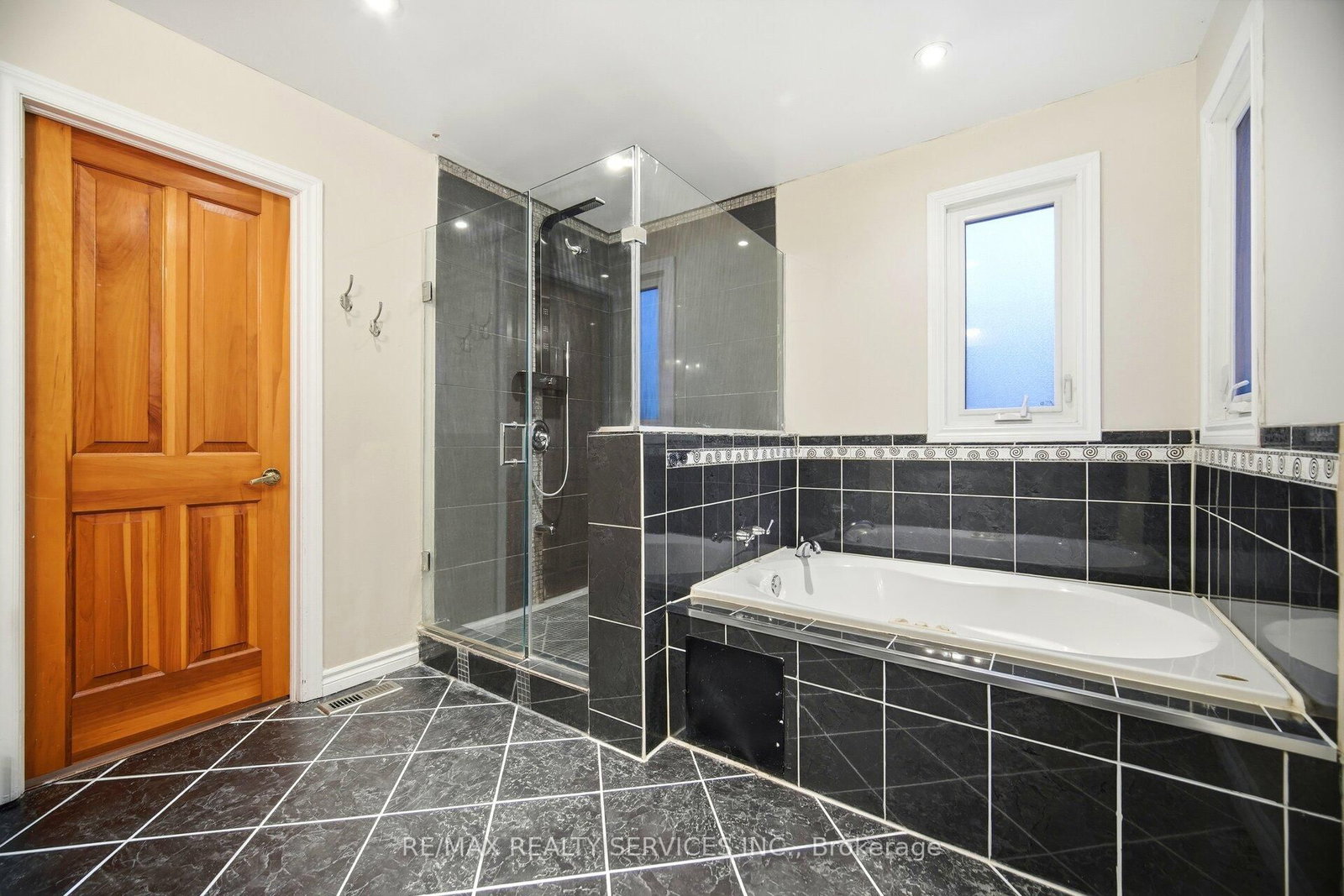 Detached House for sale at 514 Grove Street, Barrie, Ontario, L4M 5Z2 - Grove East - MLS: S12850874