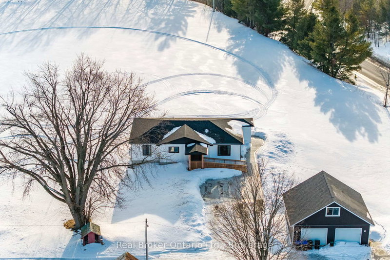 597 Lafontaine  Rd W, Tiny, L9M 0L7 | Image 2