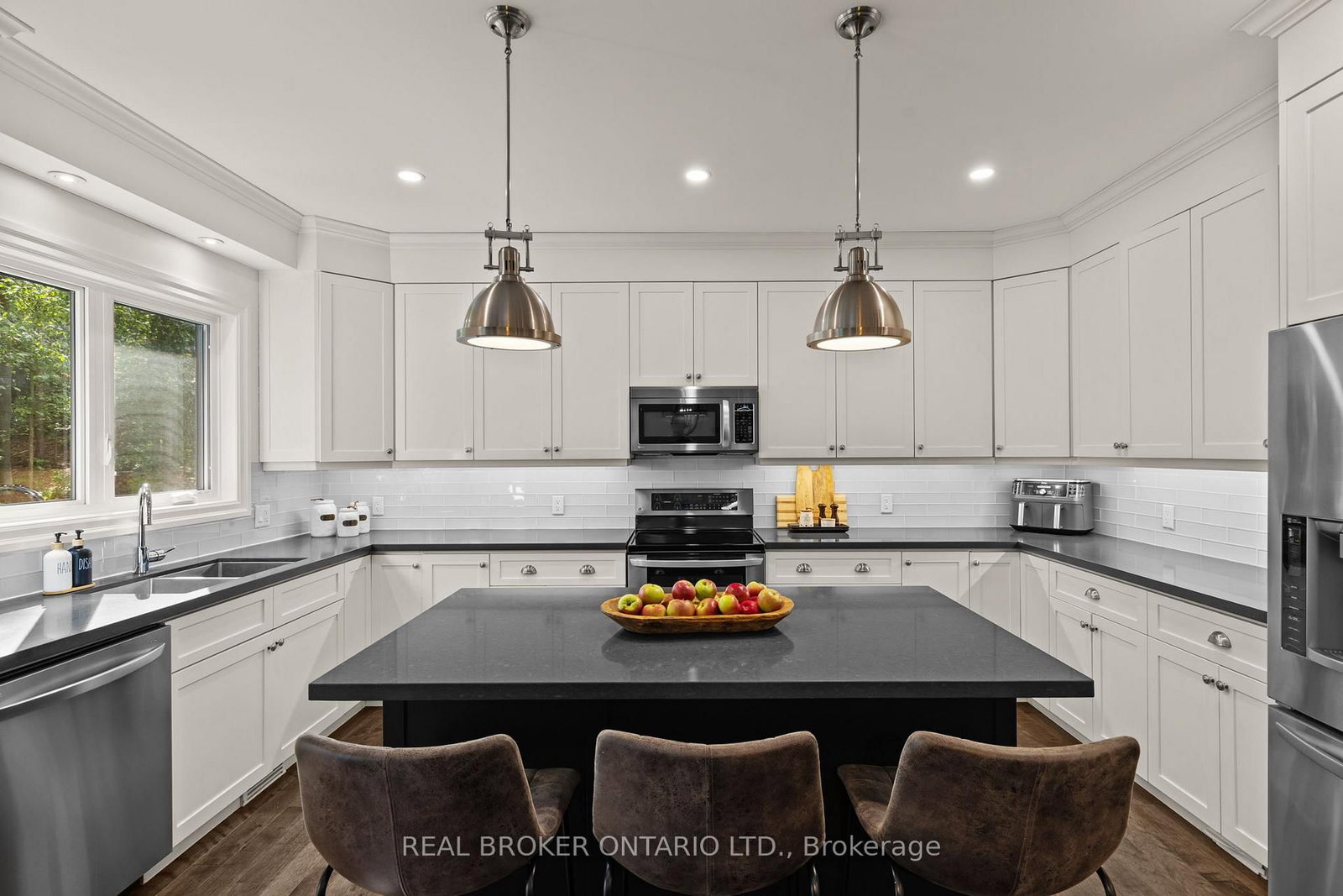 Detached House for sale at 49 Sydenham Trail, Clearview, Ontario, L0M 1H0 - Rural Clearview - MLS: S12851652