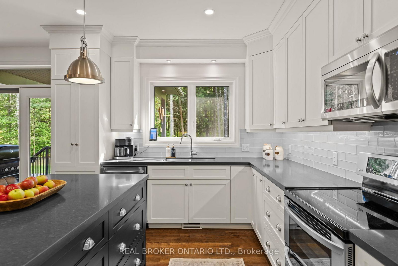 Detached House for sale at 49 Sydenham Trail, Clearview, Ontario, L0M 1H0 - Rural Clearview - MLS: S12851652