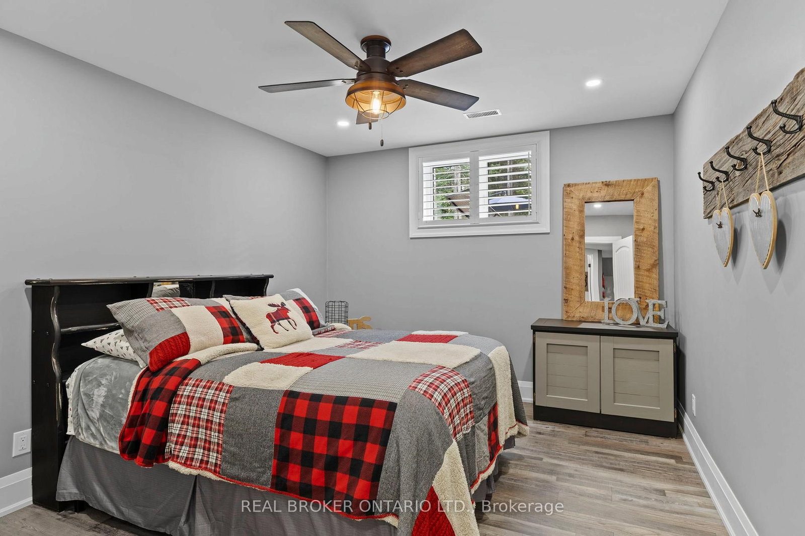 Detached House for sale at 49 Sydenham Trail, Clearview, Ontario, L0M 1H0 - Rural Clearview - MLS: S12851652