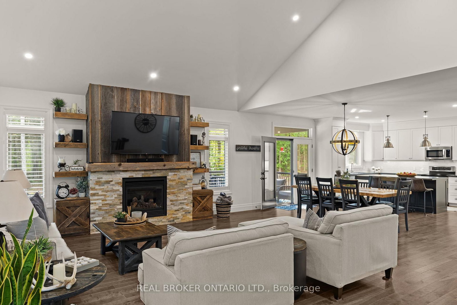 Detached House for sale at 49 Sydenham Trail, Clearview, Ontario, L0M 1H0 - Rural Clearview - MLS: S12851652