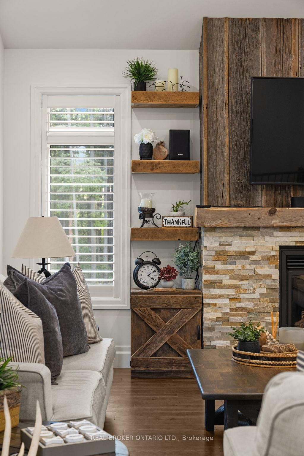 Detached House for sale at 49 Sydenham Trail, Clearview, Ontario, L0M 1H0 - Rural Clearview - MLS: S12851652