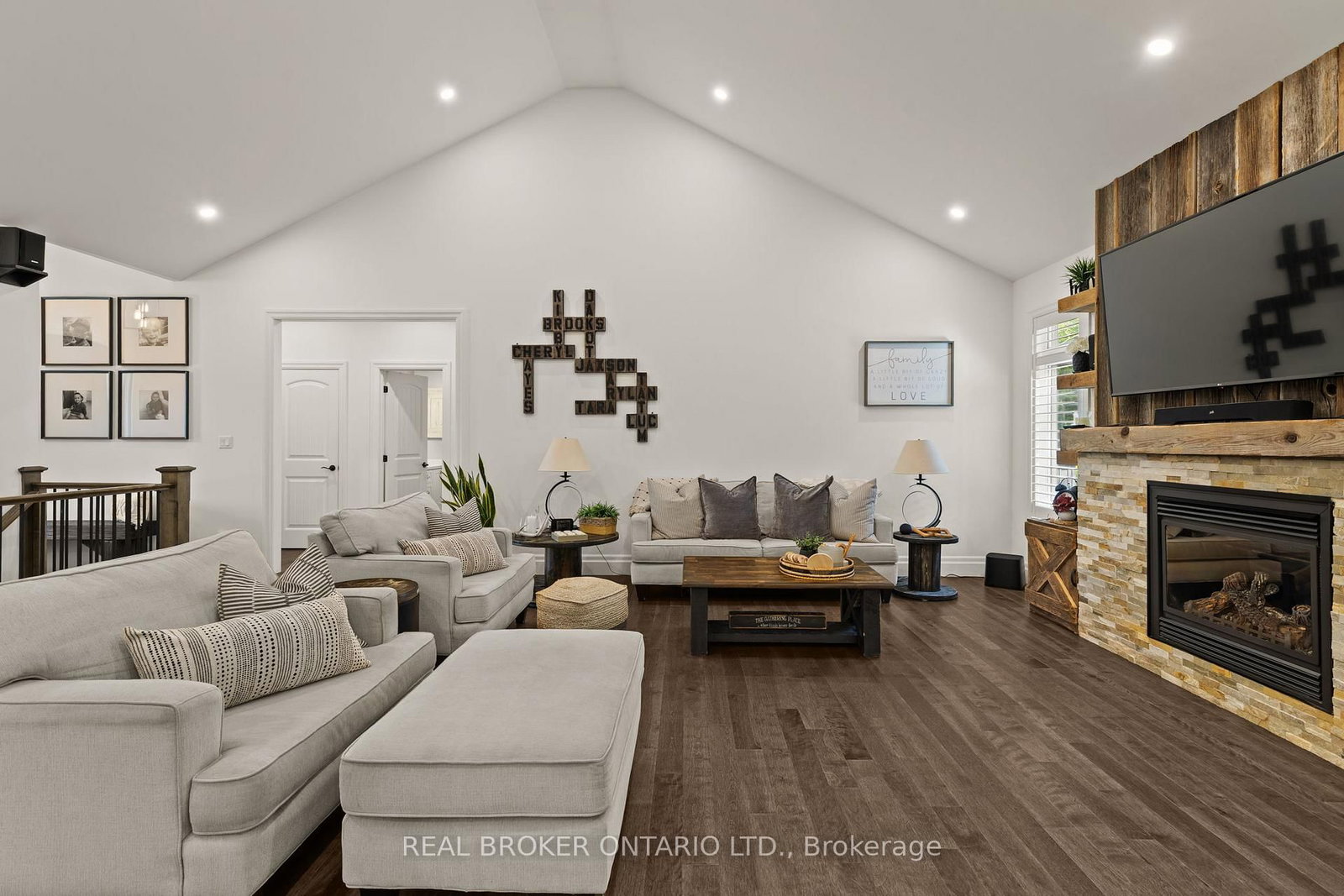 Detached House for sale at 49 Sydenham Trail, Clearview, Ontario, L0M 1H0 - Rural Clearview - MLS: S12851652