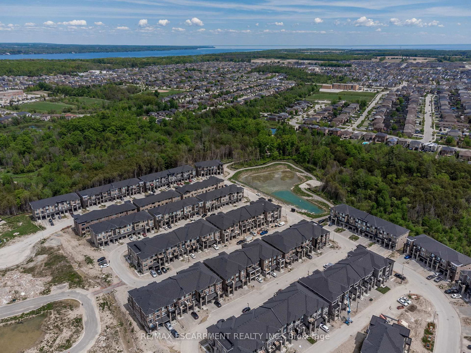 Townhouse for sale at 33 Red Maple Lane, Barrie, Ontario, L9J 0N4 - Innis-Shore - MLS: S12855020