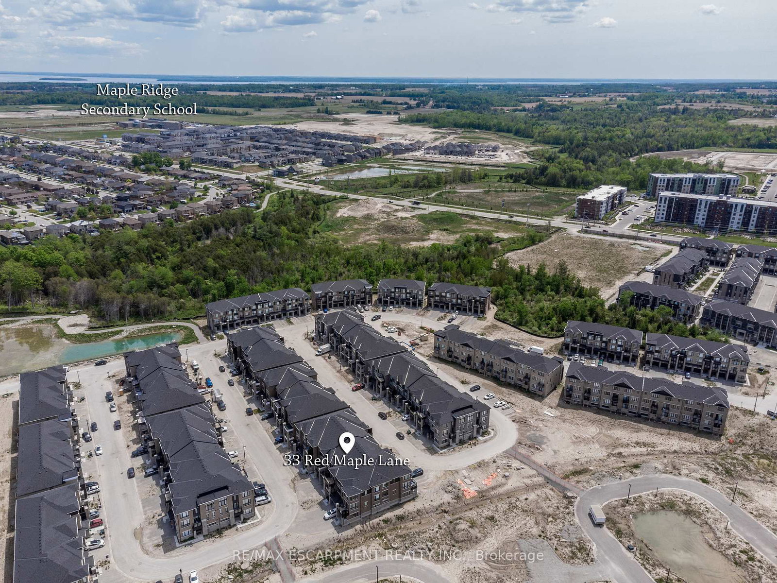 Townhouse for sale at 33 Red Maple Lane, Barrie, Ontario, L9J 0N4 - Innis-Shore - MLS: S12855020