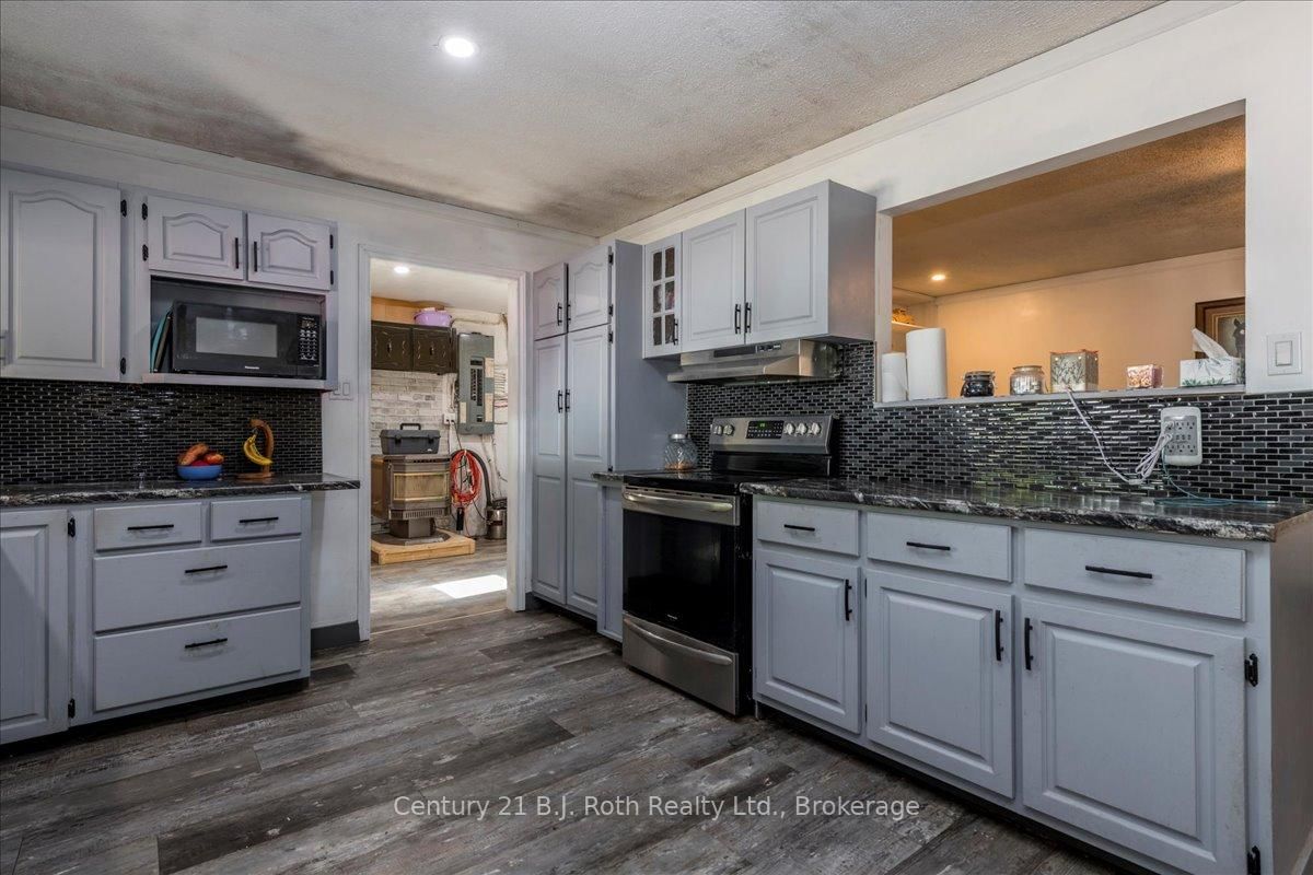 2286 Flos 10 Road • Springwater, ON photo 12
