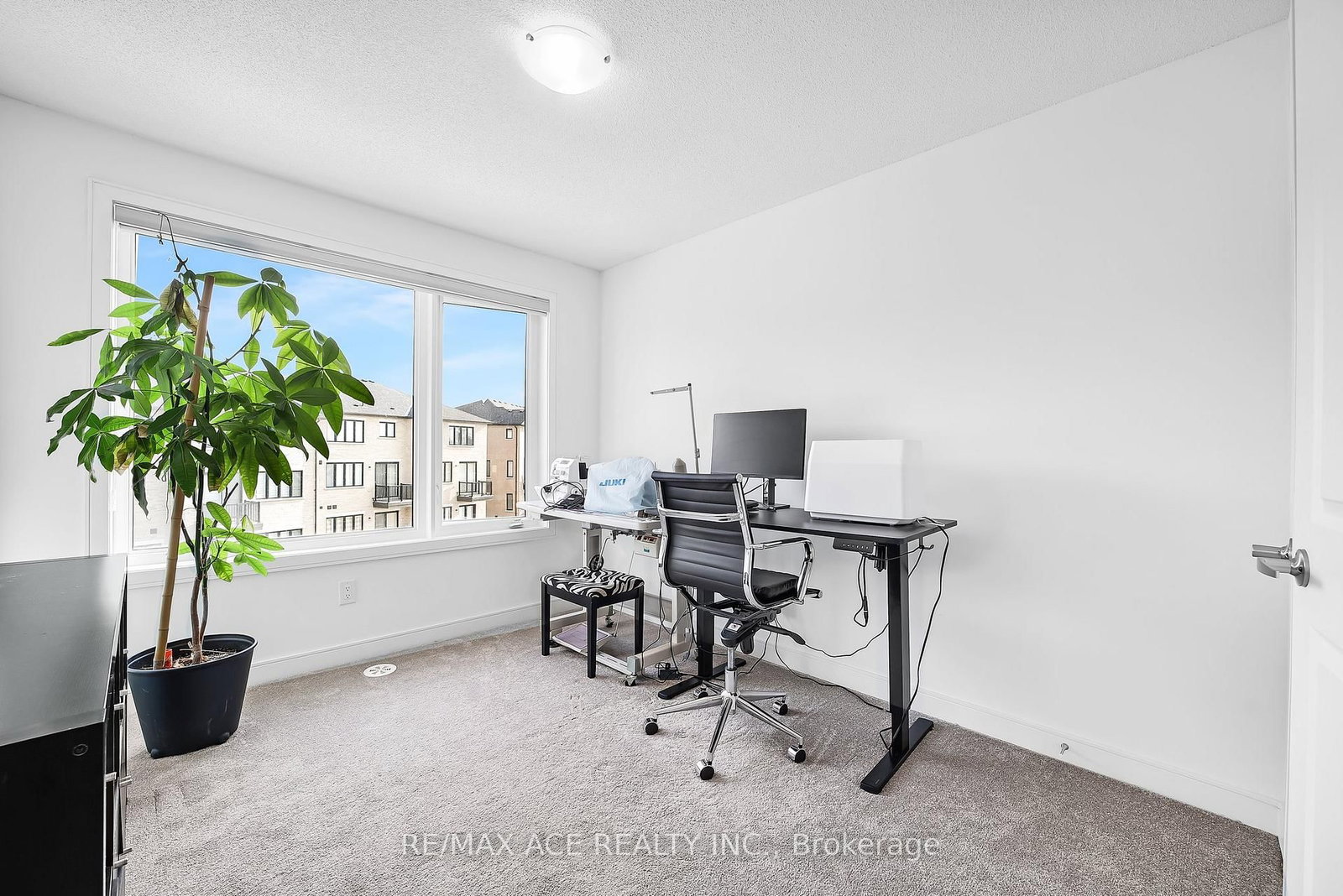 Townhouse for sale at 24 Spry Lane, Barrie, Ontario, L9J 0N6 - Innis-Shore - MLS: S12855426