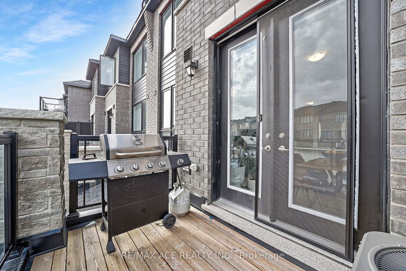 Townhouse for sale at 24 Spry Lane, Barrie, Ontario, L9J 0N6 - Innis-Shore - MLS: S12855426