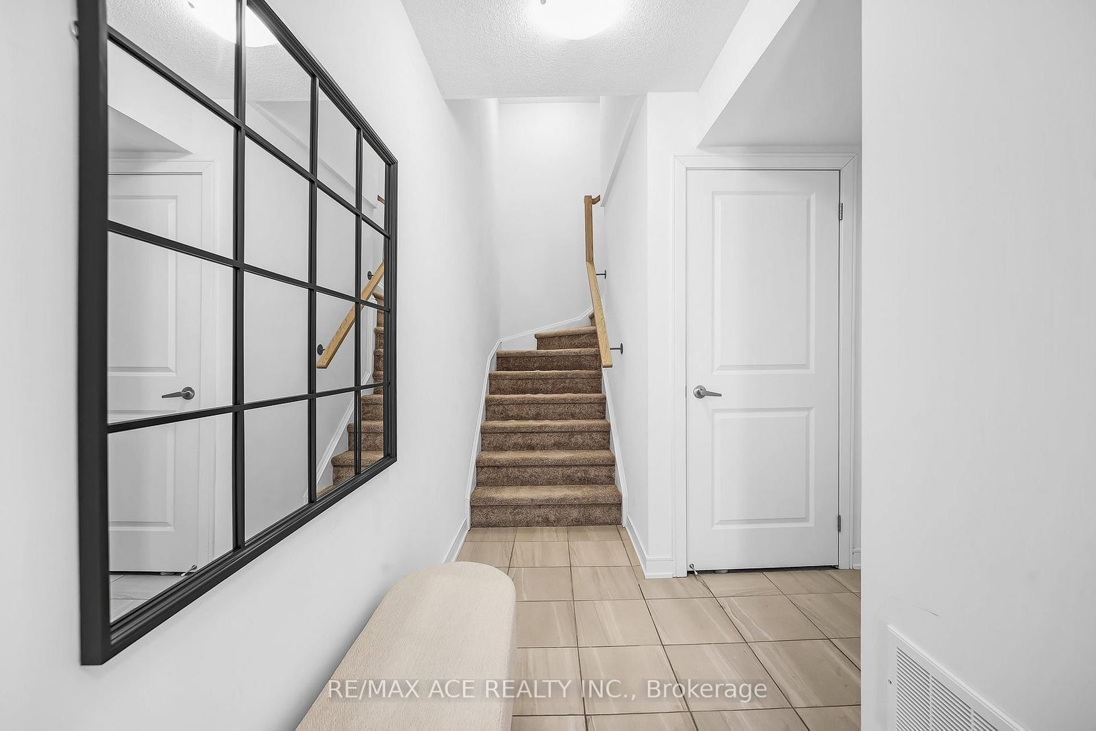 Townhouse for sale at 24 Spry Lane, Barrie, Ontario, L9J 0N6 - Innis-Shore - MLS: S12855426