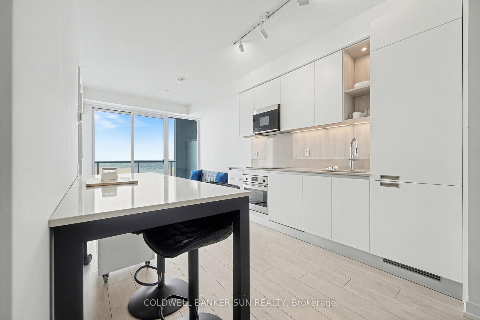 Condo for sale at 2009-39 Mary Street, Barrie, Ontario, L4N 1S9 - City Centre - MLS: S12856166