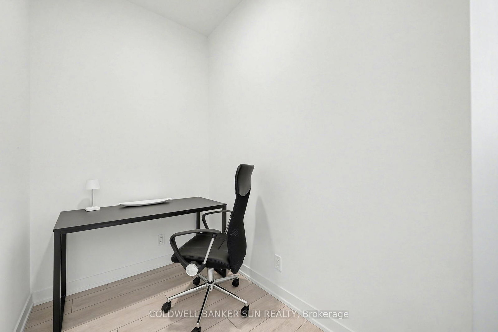 Condo for sale at 2009-39 Mary Street, Barrie, Ontario, L4N 1S9 - City Centre - MLS: S12856166