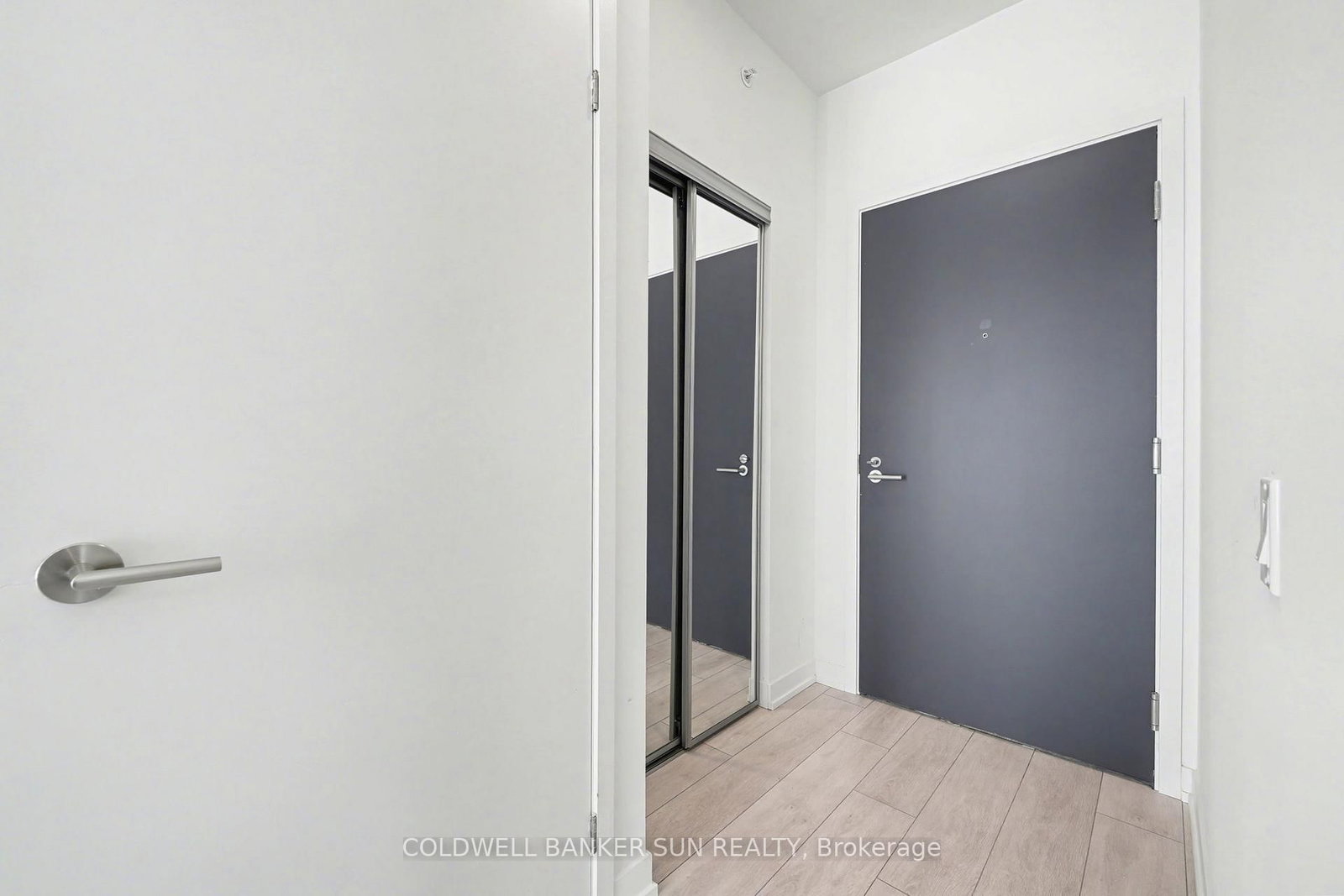 Condo for sale at 2009-39 Mary Street, Barrie, Ontario, L4N 1S9 - City Centre - MLS: S12856166