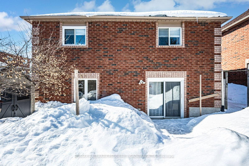 76 Stanley St, Barrie, L4M 6V5 | Image 2