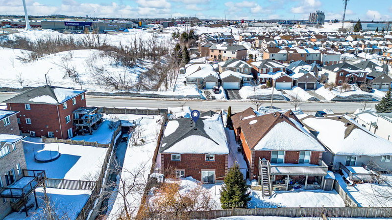 76 Stanley St, Barrie, L4M 6V5 | Image 3