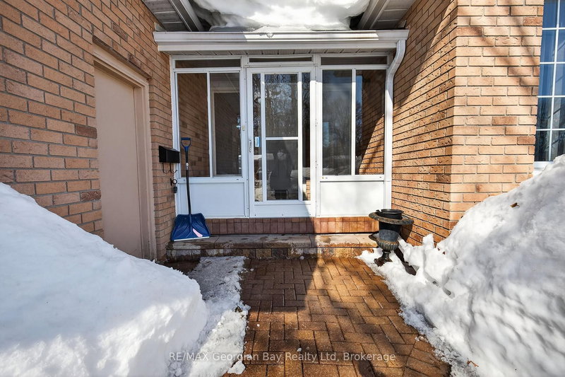 1032 Dominion Ave, Midland, L4R 1S9 | Image 2