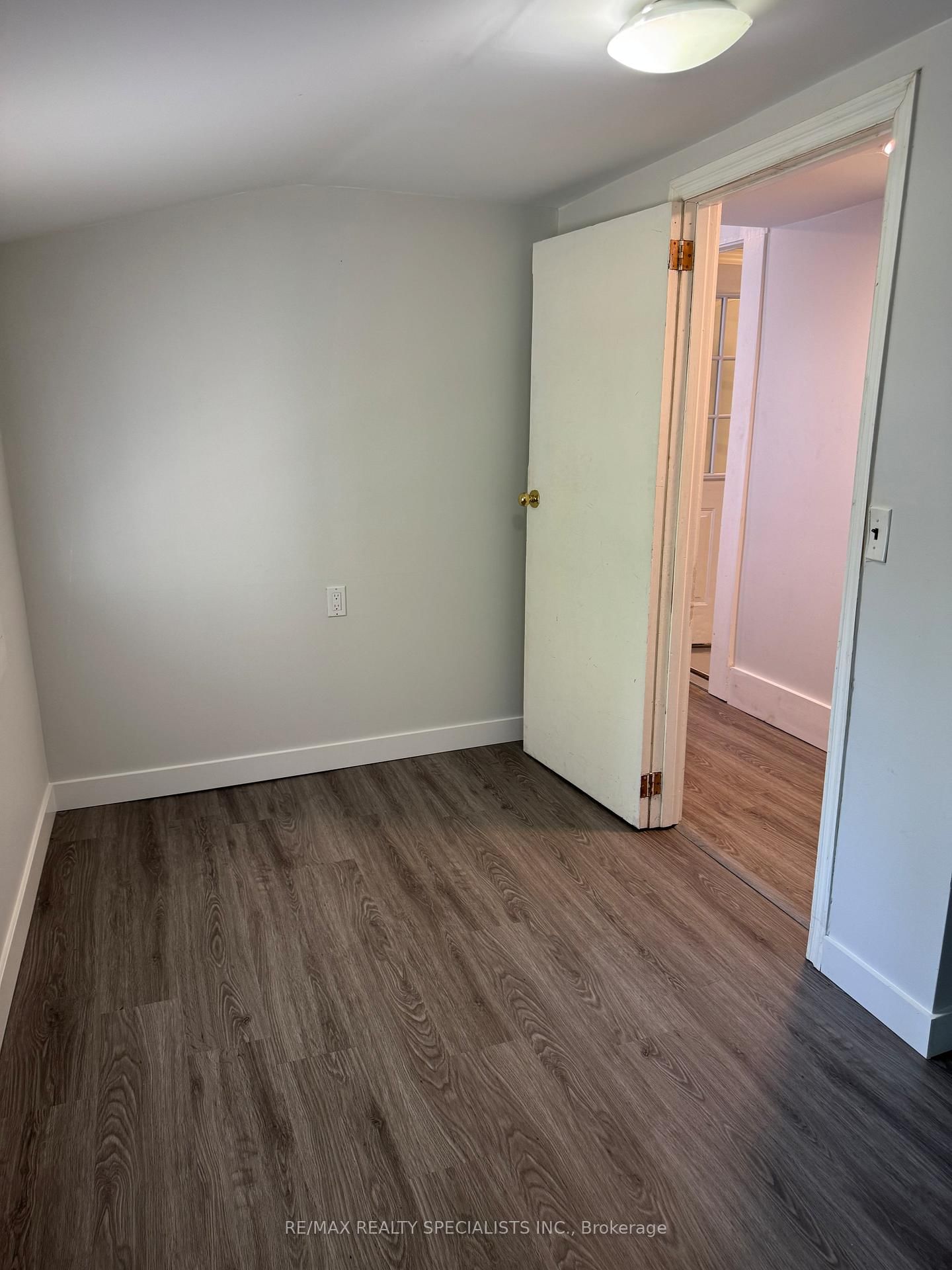 Detached House for sale at 49 Sanford Street, Barrie, Ontario, L4N 3C3 - Sanford - MLS: S12863642