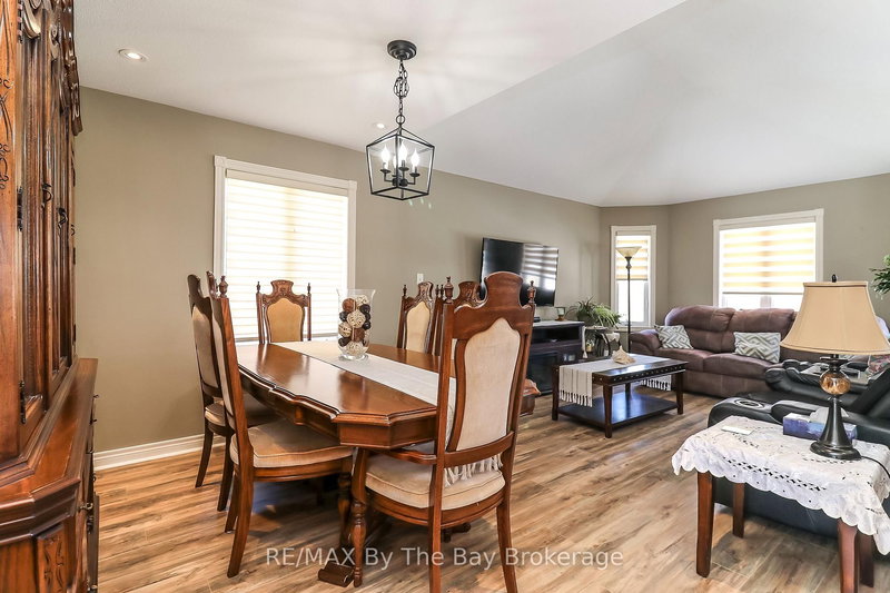 437 Ramblewood Dr, Wasaga Beach, L9Z 1P3 | Image 3