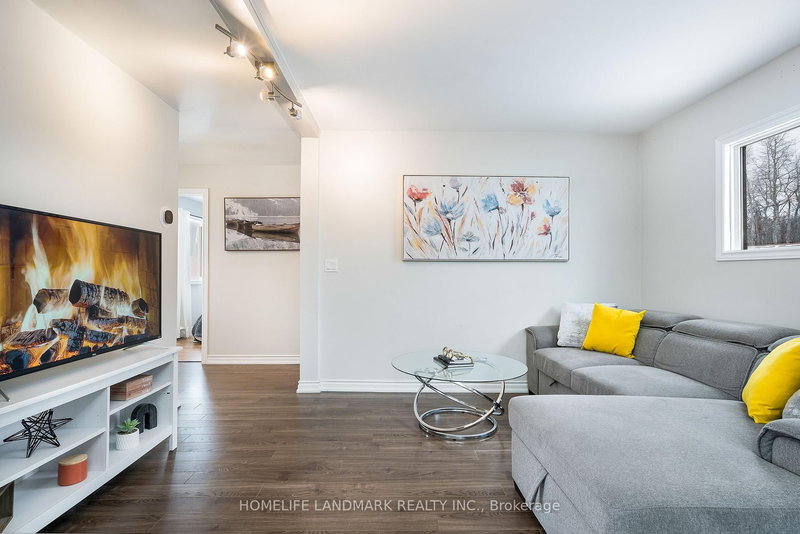 8892 Beachwood Rd, Wasaga Beach, L9Z 2Y5 | Image 3