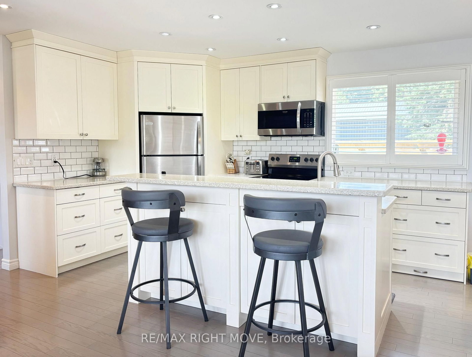 Detached House for sale at 116 Mill Street, Springwater, Ontario, L0L 1V0 - Hillsdale - MLS: S12864944