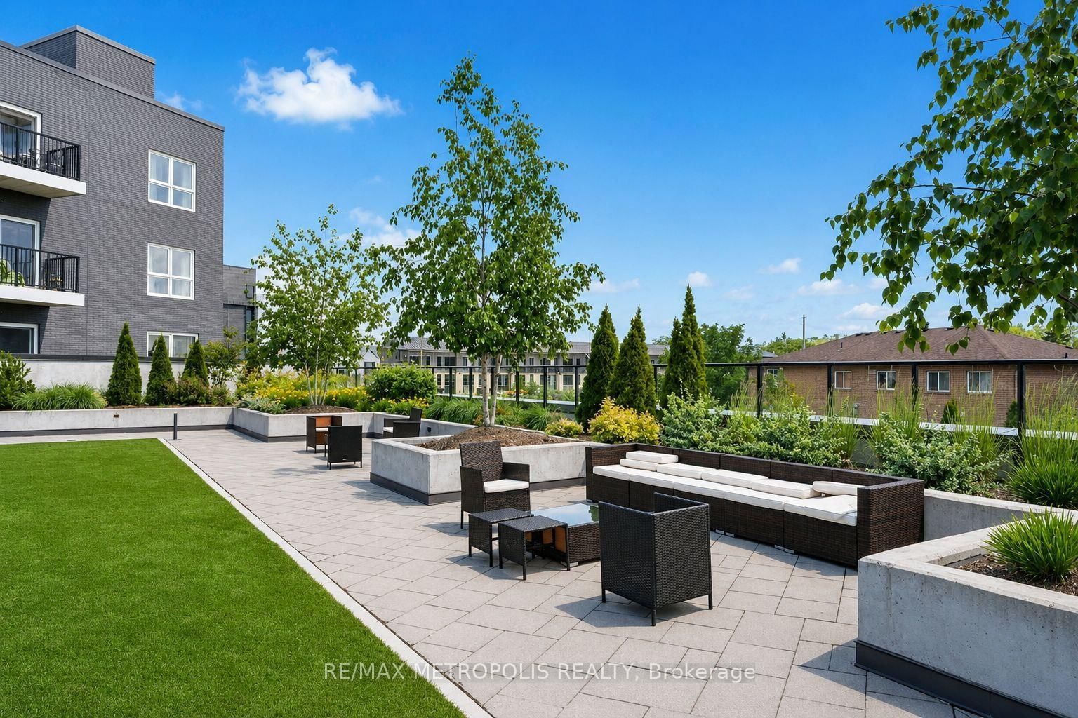 430 Essa Road, Unit 422