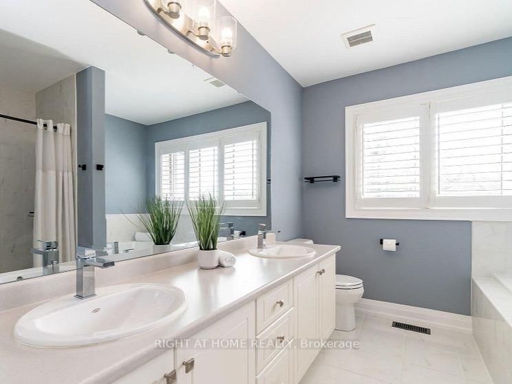 Detached House for sale at 37 Muirfield Drive, Barrie, Ontario, L4N 5S4 - Holly - MLS: S12868252