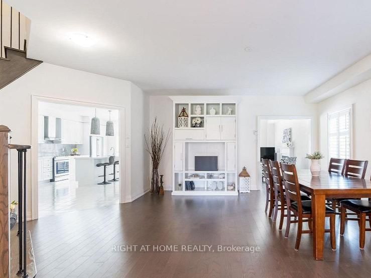 37 Muirfield Dr, Barrie, L4N 5S4 | Image 2