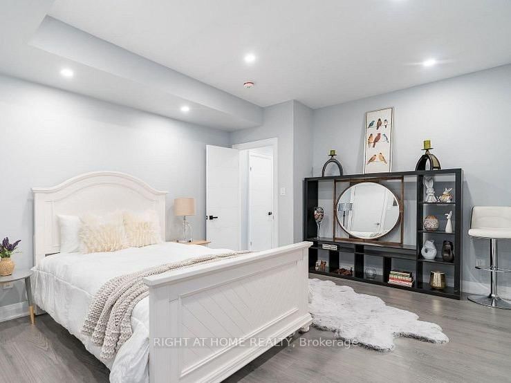 Detached House for sale at 37 Muirfield Drive, Barrie, Ontario, L4N 5S4 - Holly - MLS: S12868252