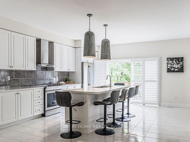 37 Muirfield Dr, Barrie, L4N 5S4 | Image 3