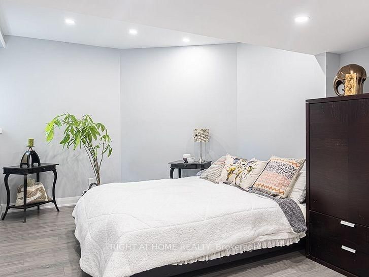 Detached House for sale at 37 Muirfield Drive, Barrie, Ontario, L4N 5S4 - Holly - MLS: S12868252