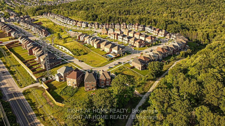 Detached House for sale at 37 Muirfield Drive, Barrie, Ontario, L4N 5S4 - Holly - MLS: S12868252