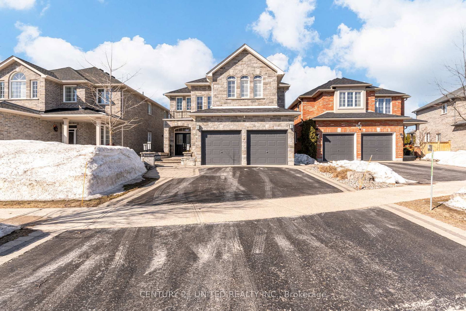 Detached House for sale at 36 Auburn Court, Barrie, Ontario, L4N 6G9 - Ardagh - MLS: S12868324