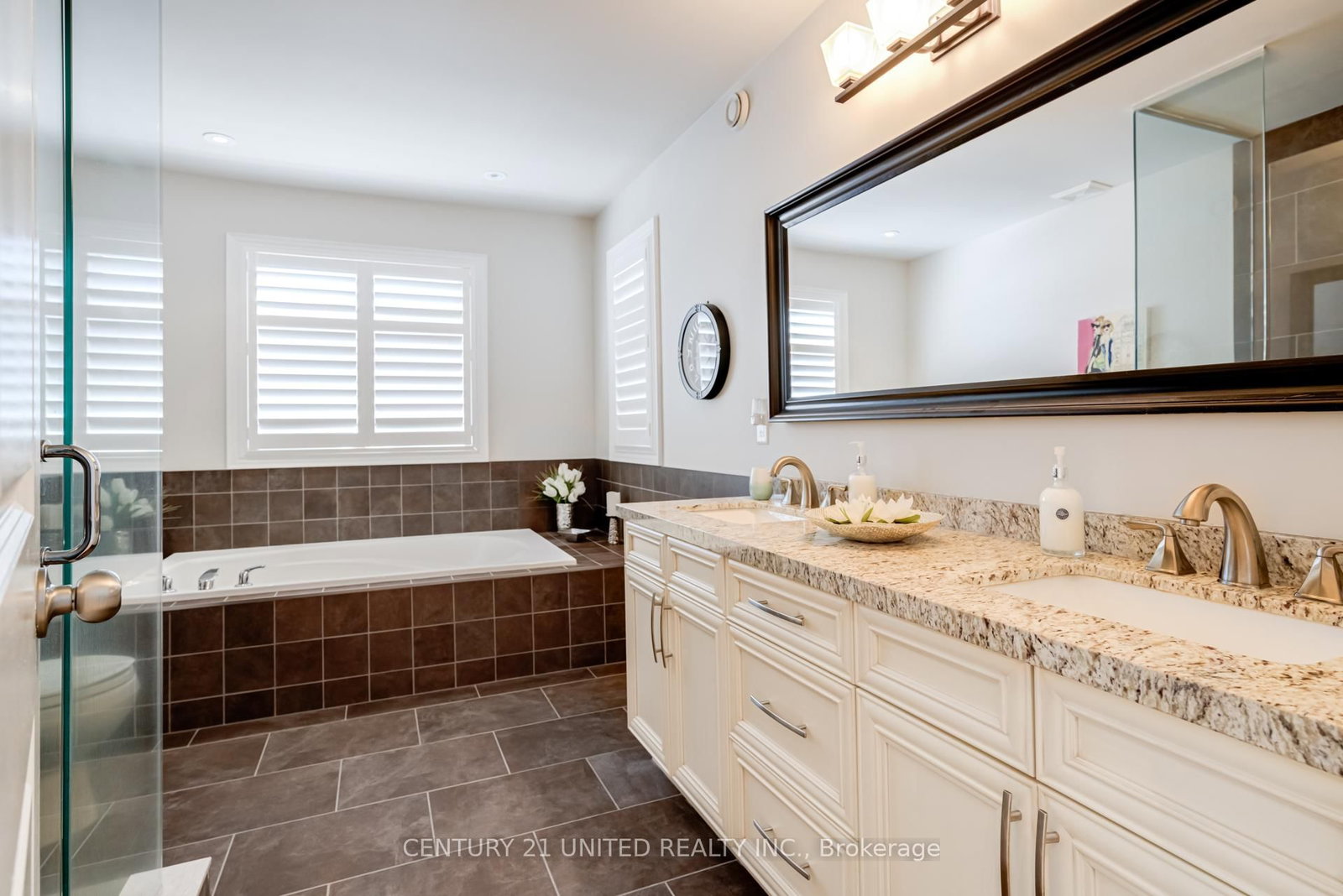 Detached House for sale at 36 Auburn Court, Barrie, Ontario, L4N 6G9 - Ardagh - MLS: S12868324