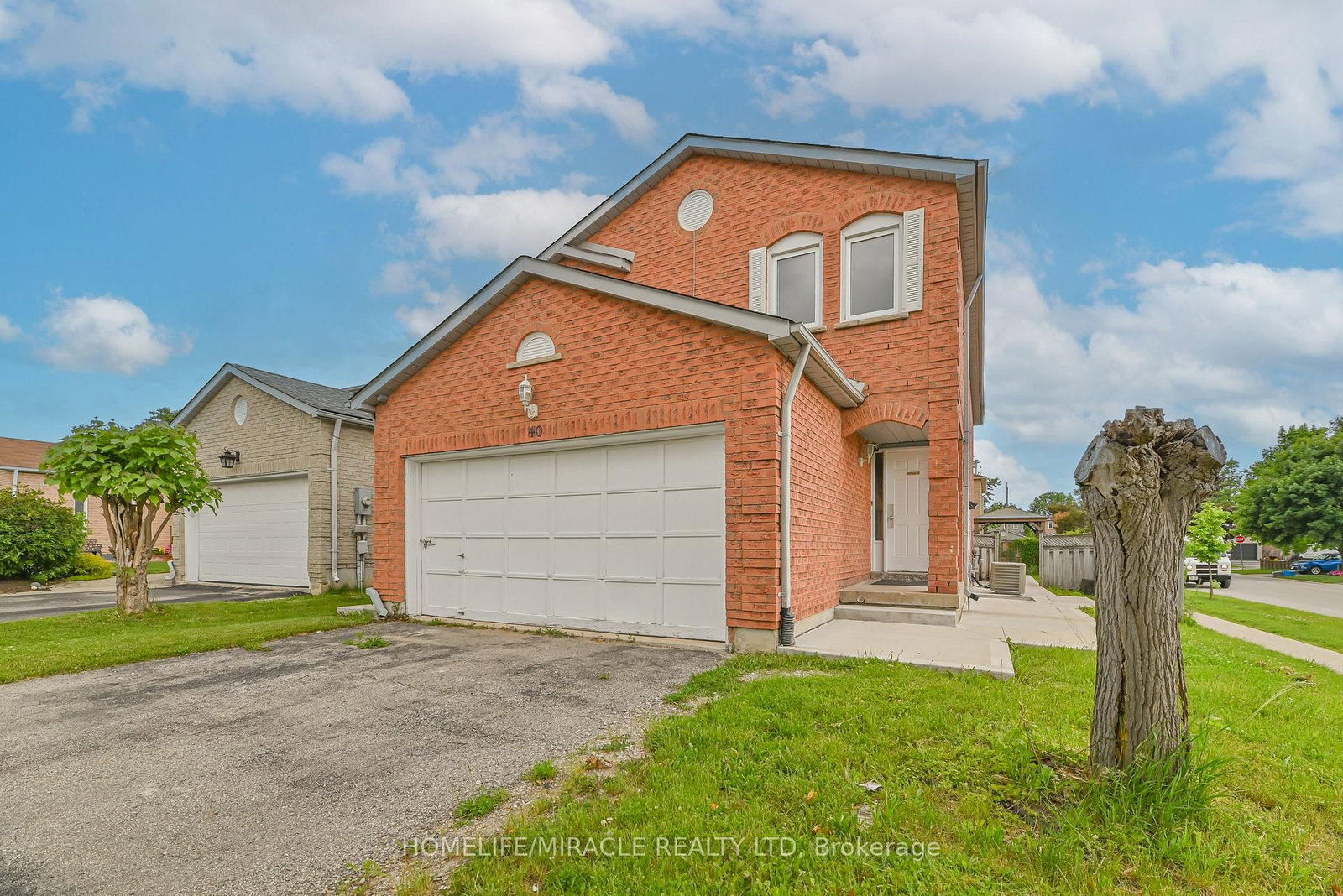 40 Blair Crescent • Barrie, ON photo 2