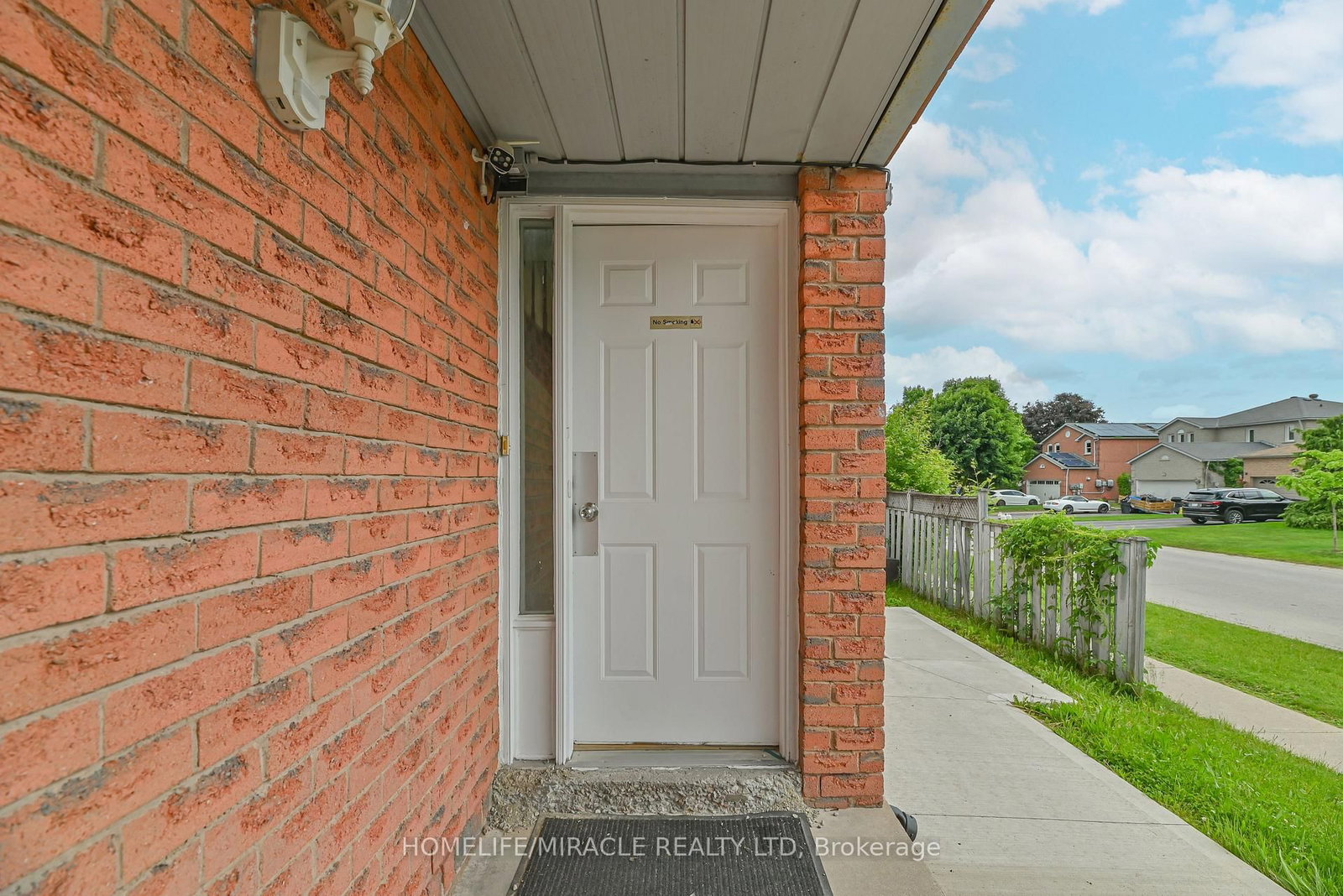 40 Blair Crescent • Barrie, ON photo 3