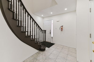 40 Blair Crescent • Barrie, ON photo 5