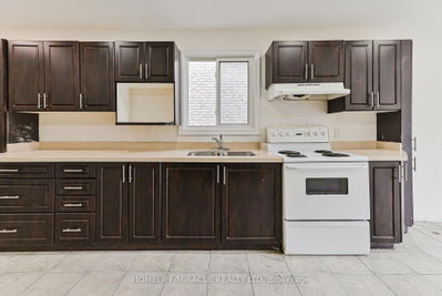 40 Blair Crescent • Barrie, ON photo 7