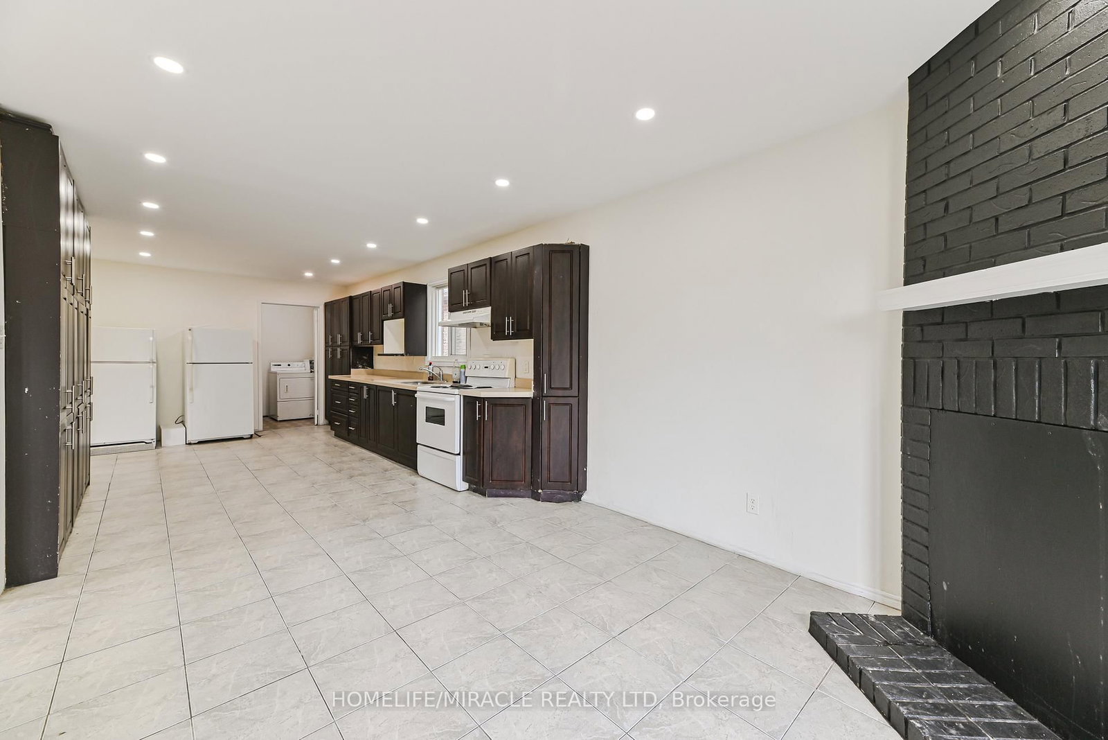 40 Blair Crescent • Barrie, ON photo 8